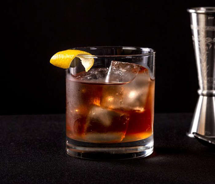 Which cocktail pairs best with “A Streetcar Named Desire” by Tennessee Williams?